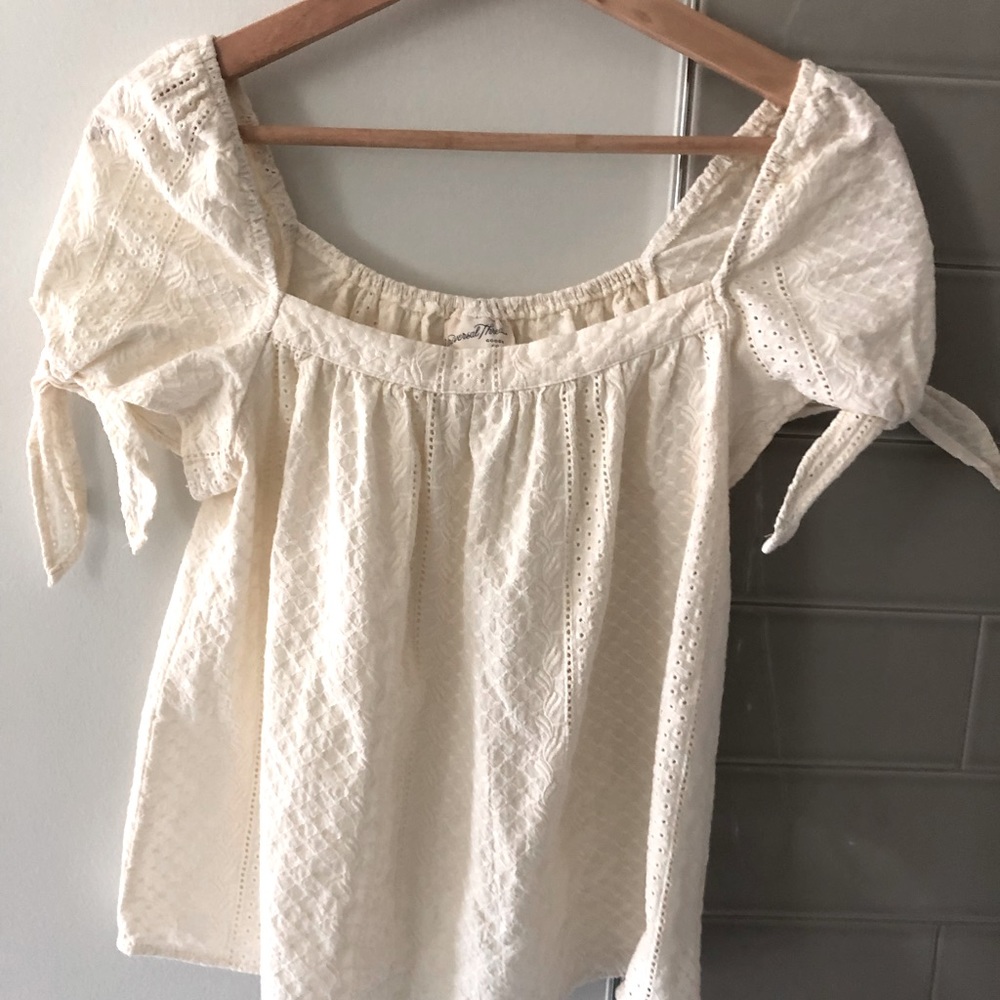Flow cap sleeves that tie.